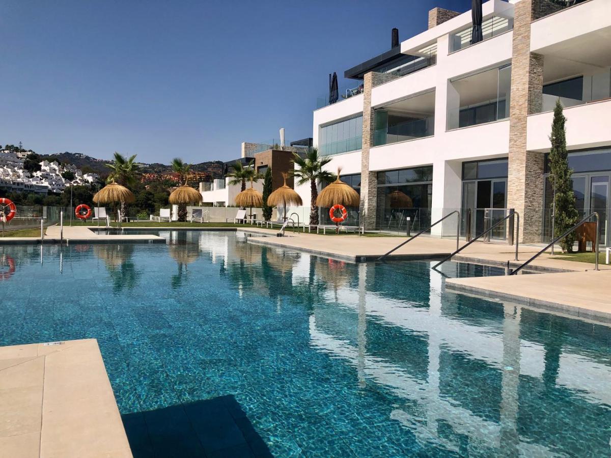 Modern Apartment In Front Of Cabopino Golf Marbella Eksteriør bilde